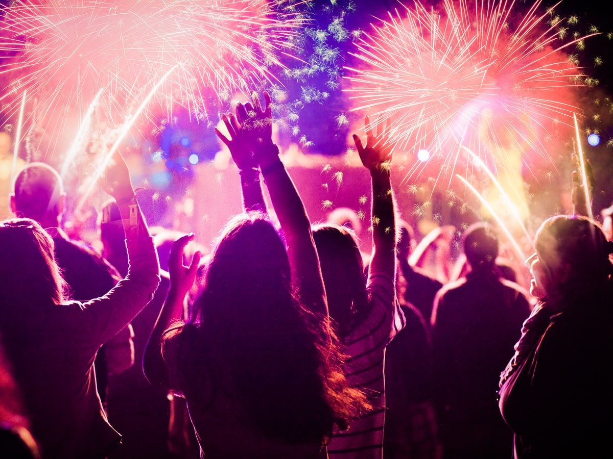 7 Ideas to Plan a New Year’s Party at Home on a Budget - Money View Loans